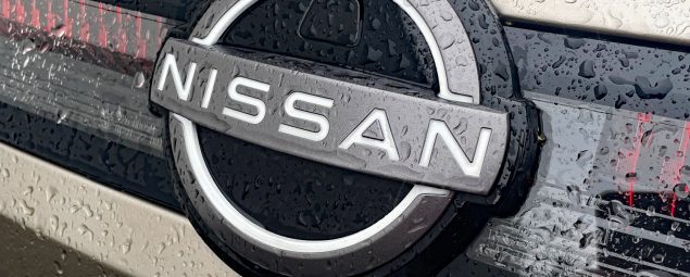 2025 Nissan Murano Platinum in Champagne Silver, grille detail