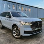 2025 Lincoln Navigator Reserve, front 3/4 angle