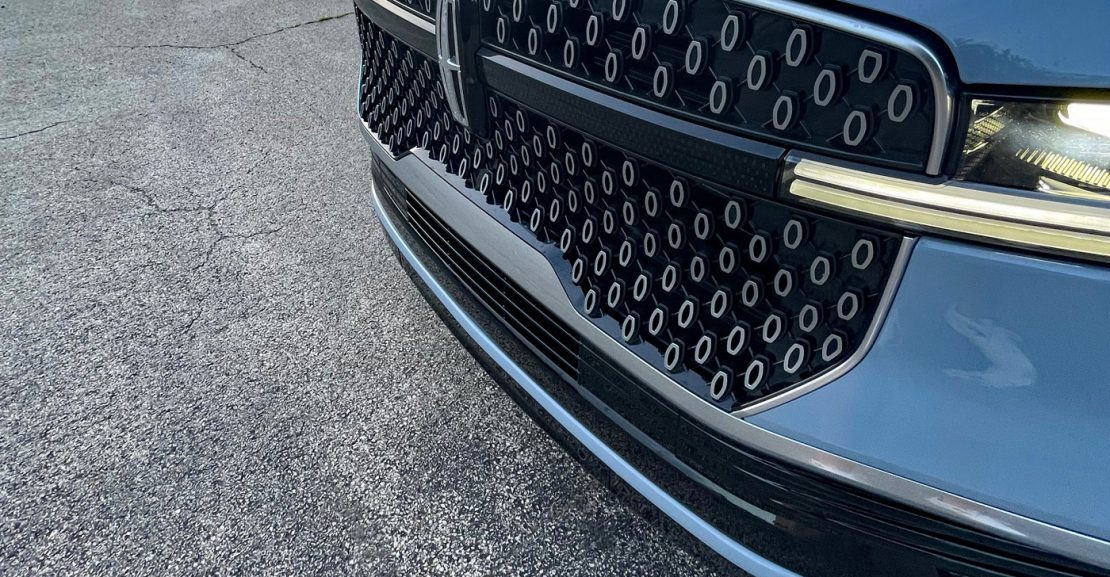 2025 Lincoln Navigator Reserve, grille detail, sunset,