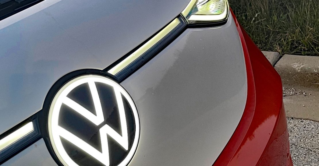 2025 Volkswagen ID. Buzz, Energetic Orange, light-up grille emblem,