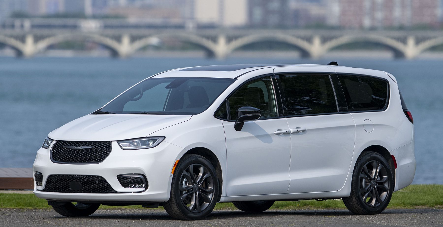 2026 Consumer Guide Best Buy, Chrysler Pacifica