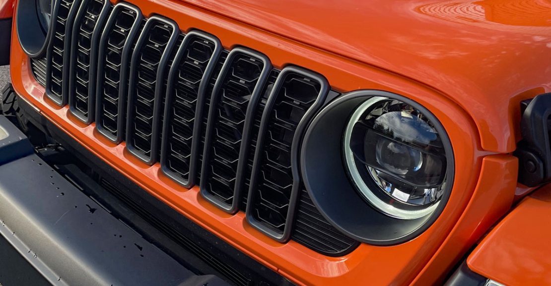 2025 Jeep Gladiator High Tide in Joose, grille detail,
