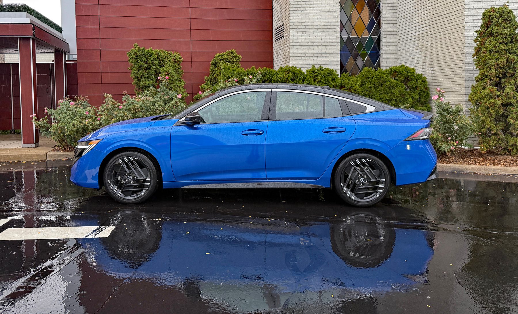 2026 m. Nissan Sentra SR, profilis,