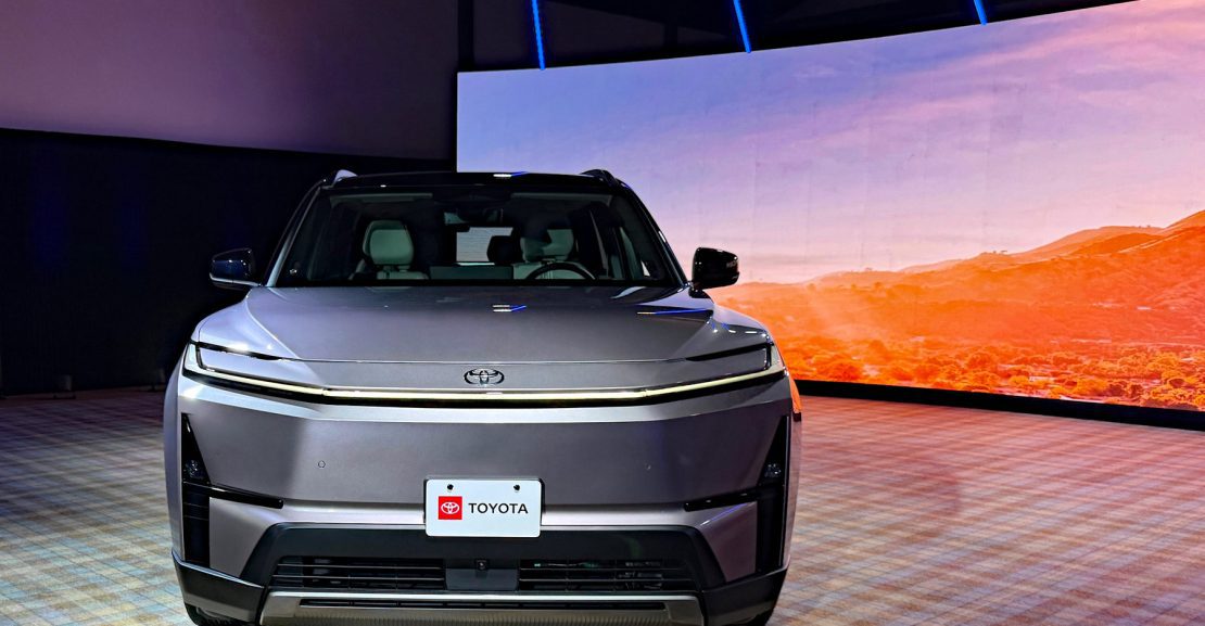 2027 Toyota Highlander Limited, front, OJAI, California