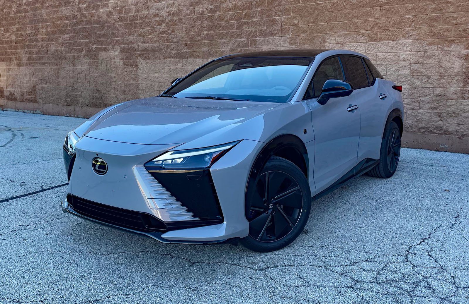 2026 Lexus RZ 500e F Sport in Wind, front 3/4 dusk, 2026 Lexus RZ 550e F Sport