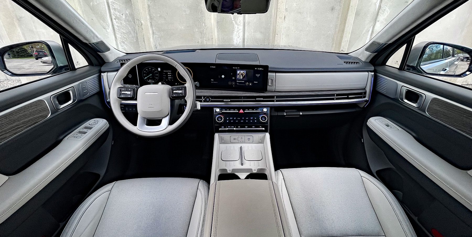 Hyundai Santa Fe Hybrid Calligraphy in Shimmering Silver, interior, dashboard, seats,
