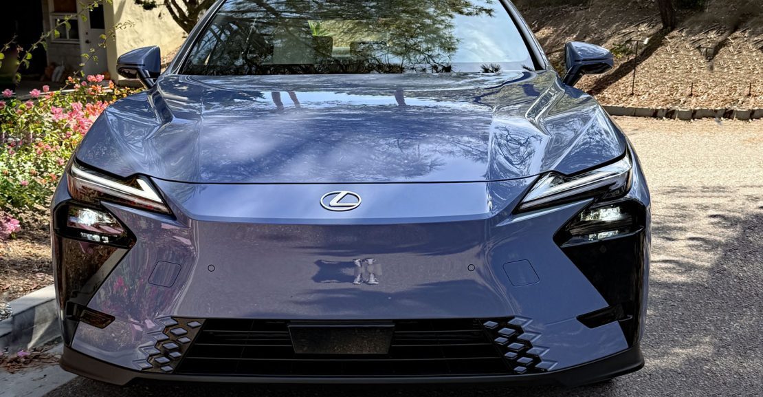 2026 Lexus ES 350e, front view, grille detail,