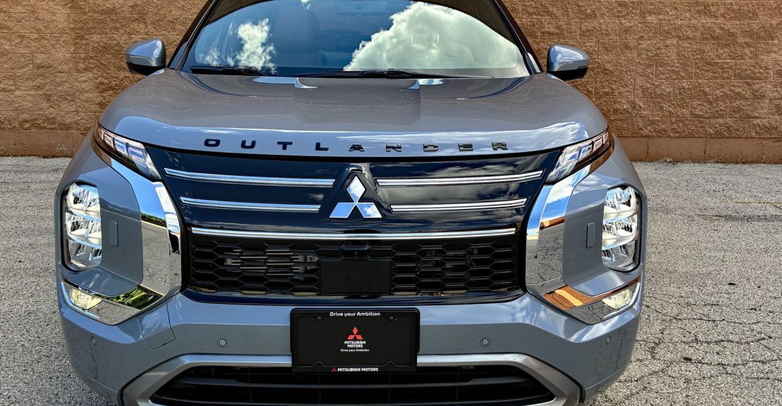 2026 Mitsubishi Outlander SEL in Moonstone Gray