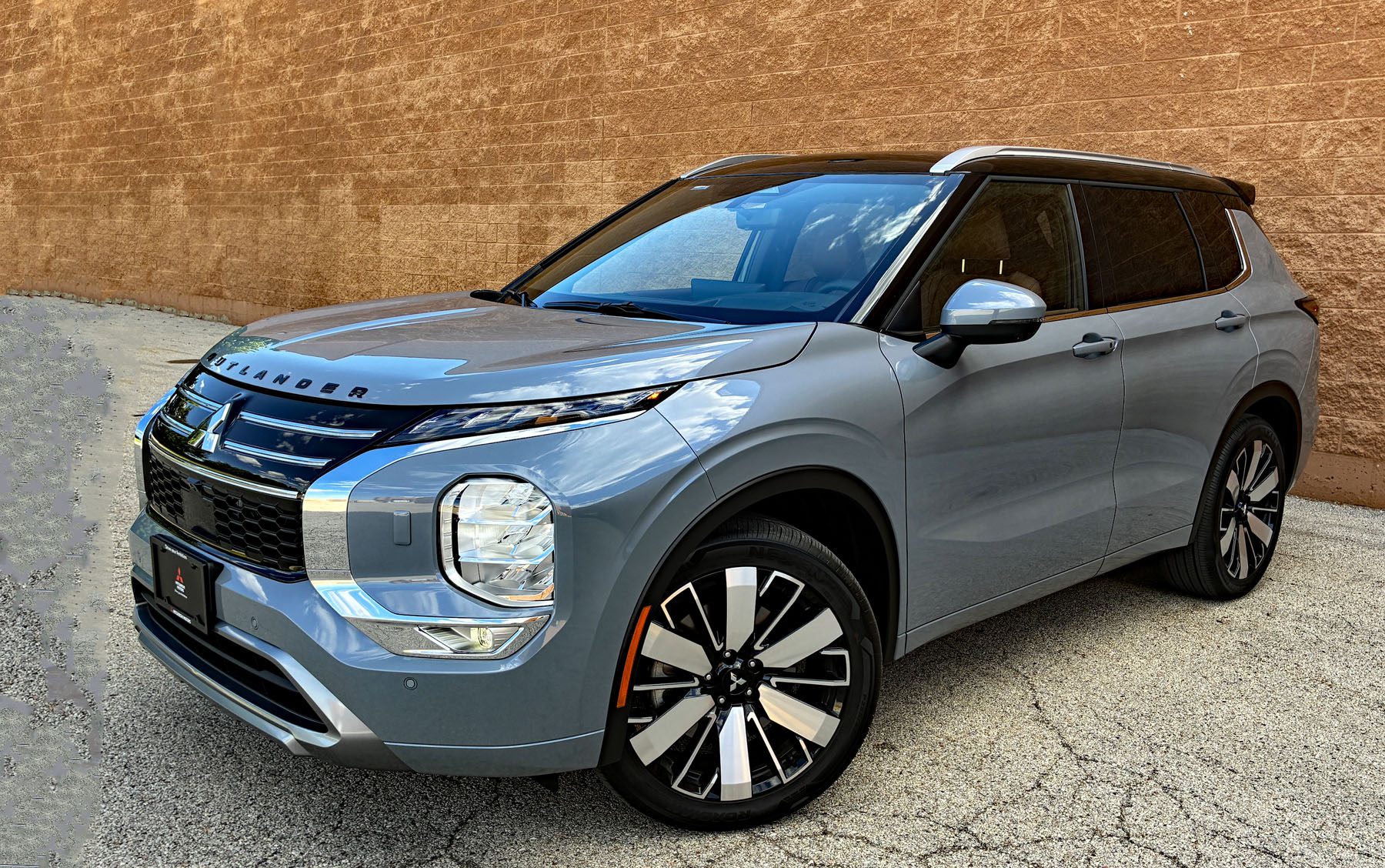 2026 Mitsubishi Outlander SEL in Moonstone Gray