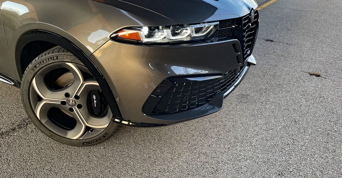 2026 Alfa Romeo Tonale Sport Speciale in Grigio Ascari, front-end detail