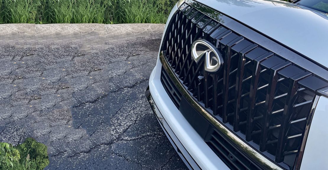 2026 Infiniti QX80 in Radiant White, grille detail, grille closeup,