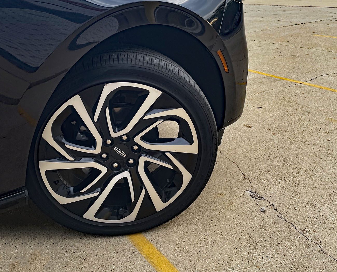 2026 Lincoln Navigator Reserve in Starlight Gray, wheels,