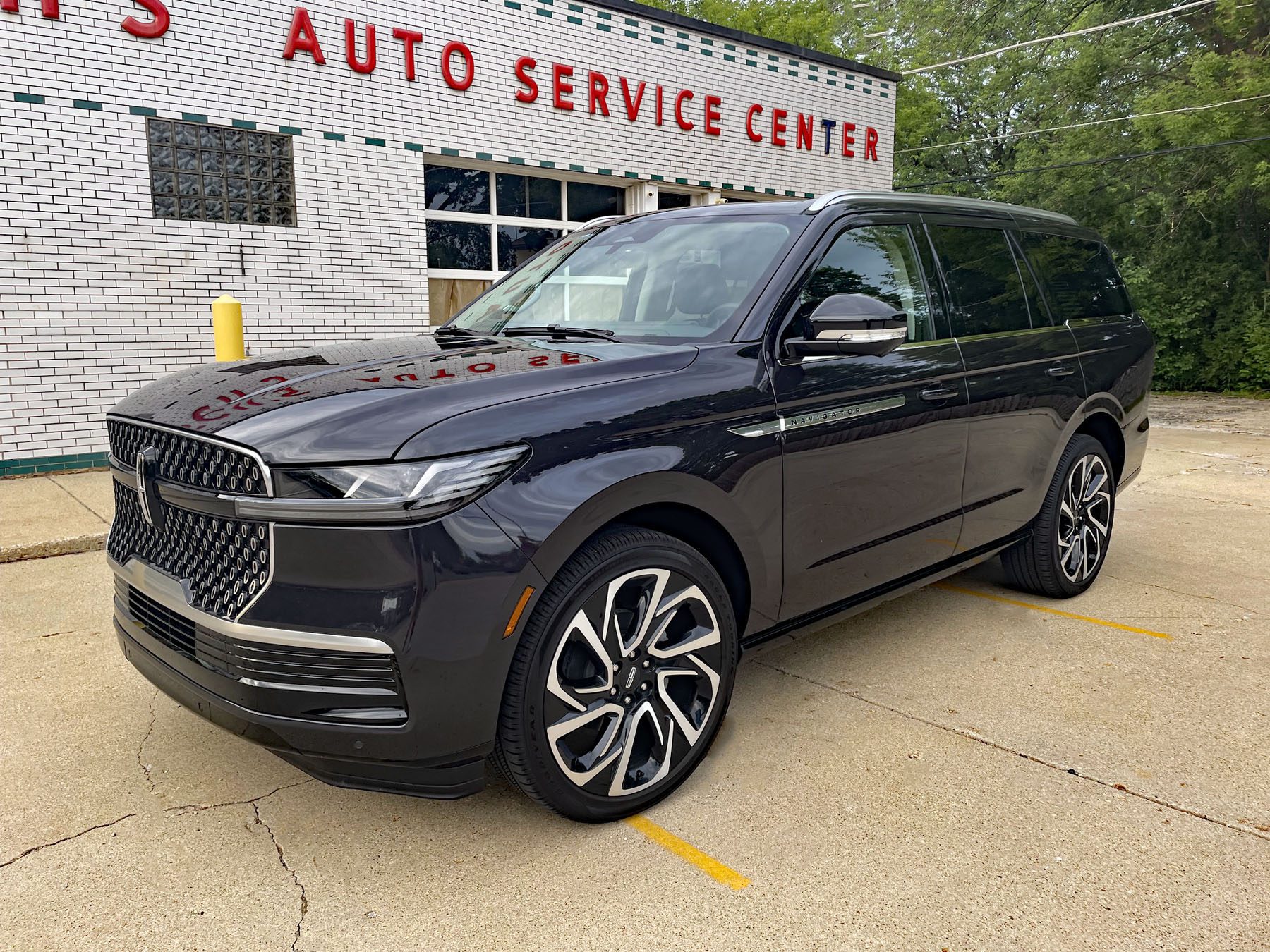 2026 Lincoln Navigator Reserve in Starlight Gray, front 3/4 view, Busch Auto, Palatine,