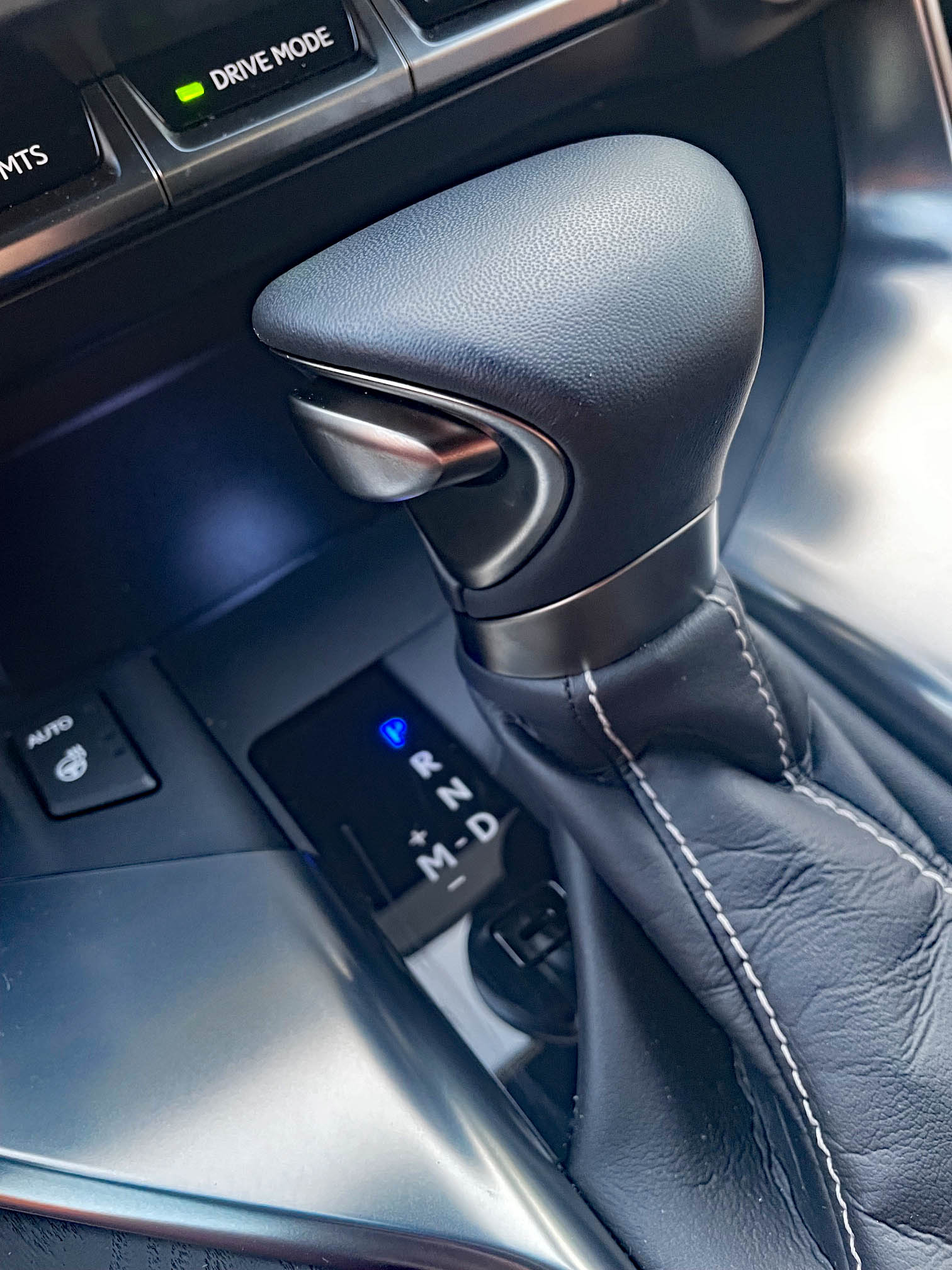 2026 Lexus LX 600 Luxury in Atomic Silver, shifter, gear selector,