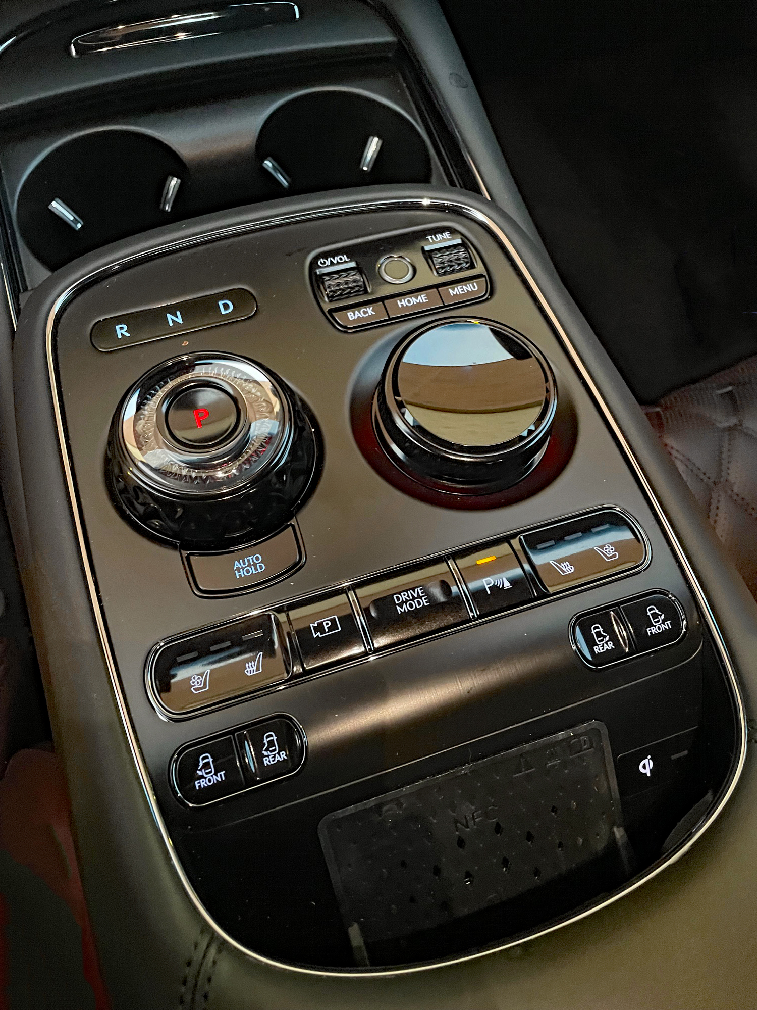 2026 Genesis G90 Prestige Black, center console,