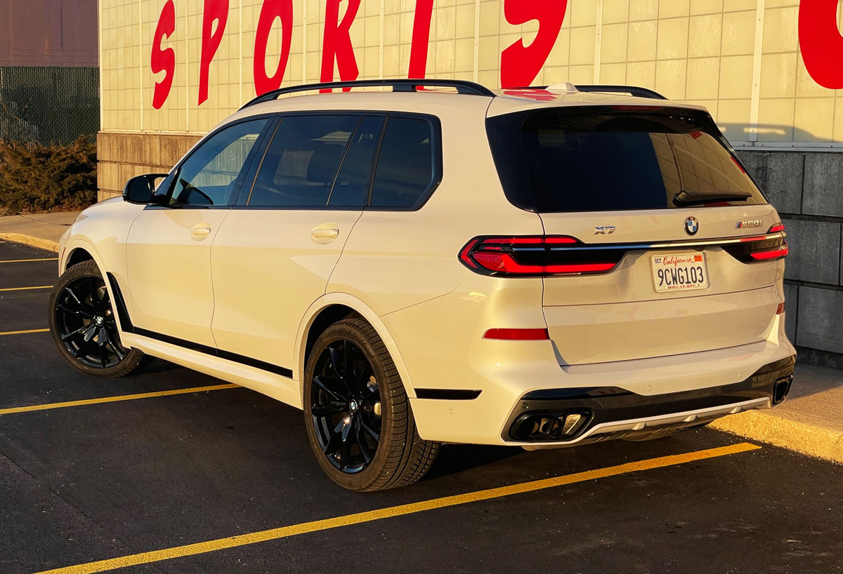 2023 BMW X7 M60i